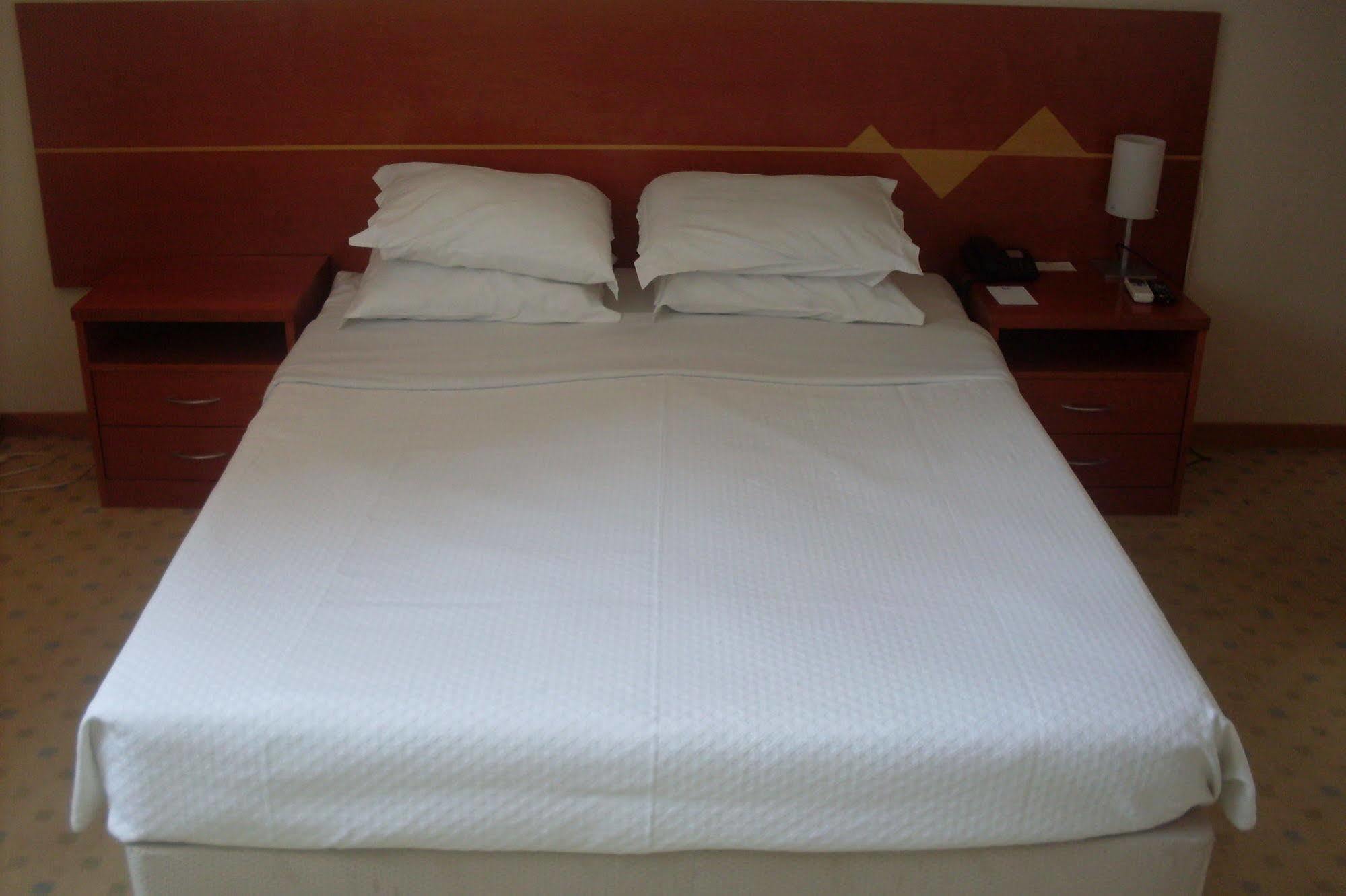 Golden Park Hotel Luanda Extérieur photo